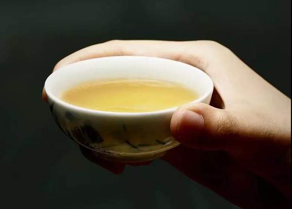 为什么有的普洱茶会越喝越干？