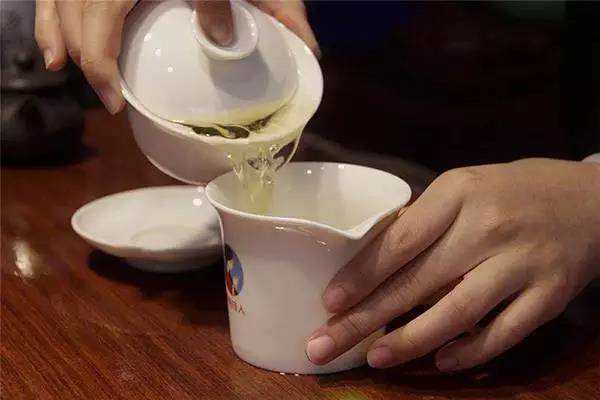 学堂 | 第9堂课：普洱茶出汤、注水的正确方法？