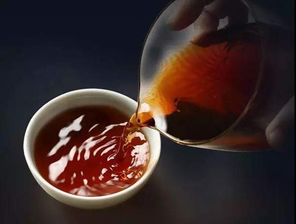 熟茶和生茶哪个更刮油？