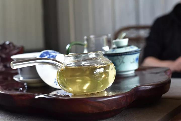 如何缓解过量饮用春茶给胃带来的不适？