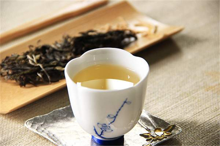 为什么普洱茶比其它的茶耐泡？
