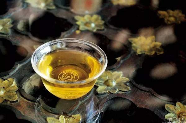 如何理解普洱茶的层次度与粘稠度?