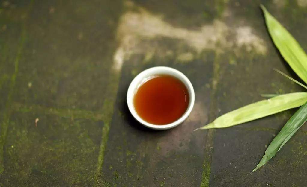 喝普洱茶很容易发热、出汗是怎么回事？ 