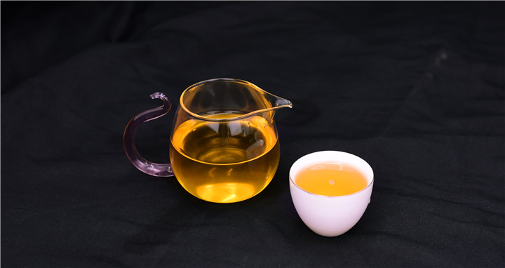 在普洱茶中历来被尊为“王者”、“茶王”、“班章王”等的普洱茶是什么样的？