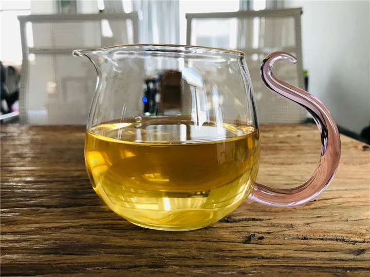 有茶油的普洱茶品质才好是真的吗？有油渍还值得购买吗？