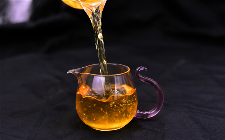 普洱茶饼上的茶油是怎样形成的？