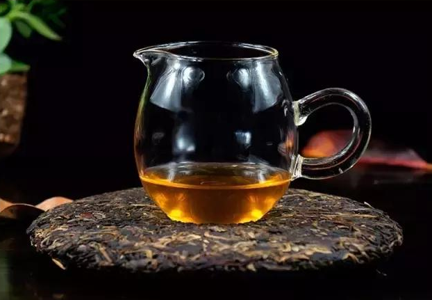 普洱茶的“樟香、枣香、糯米香”等香味由什么决定？
