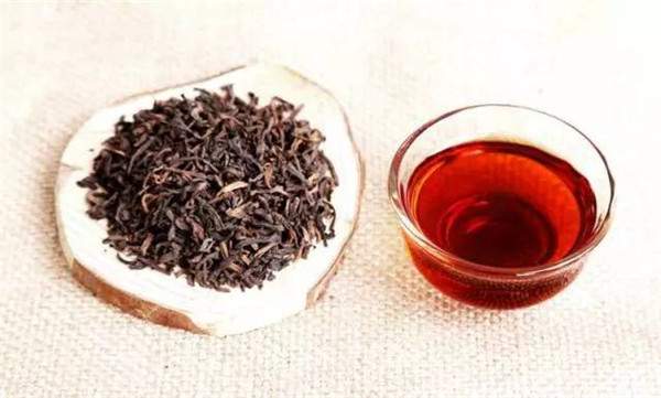 普洱茶受潮或霉变了怎么办？家庭存茶最容易把茶叶存坏？